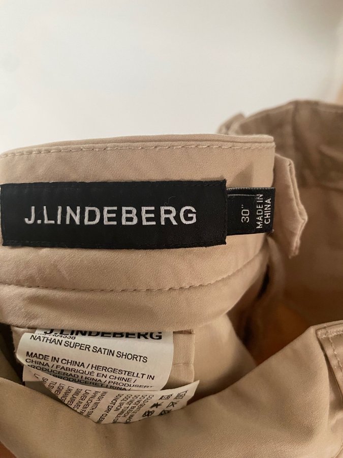 Ny/oanvända Shorts J Lindeberg (strl 30) ord pris 1100