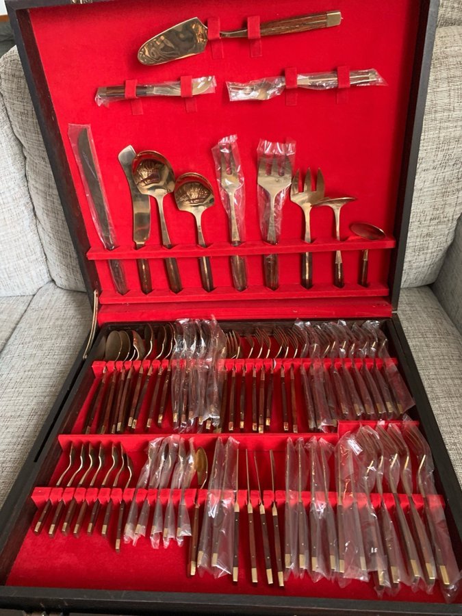 Bestickset i träbox mässing set Thailand /1900 tal 144 delar