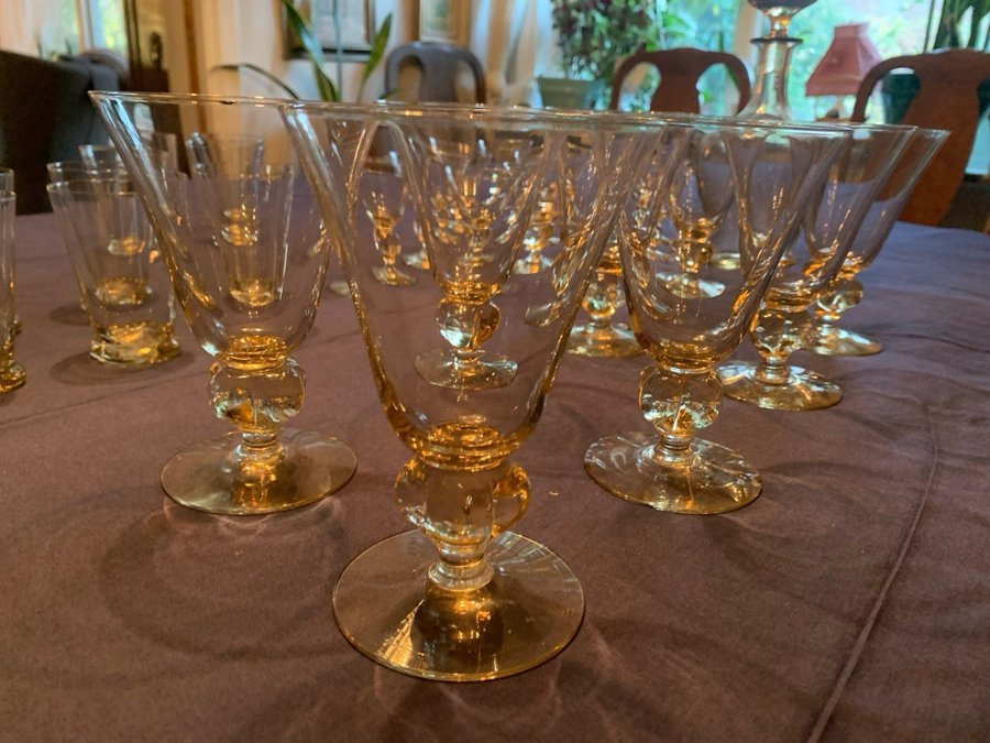 Art deco så fin champagnefärgad glasservis 20/30 tal