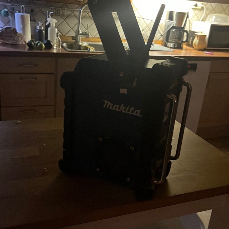 Makita BMR102 Radio