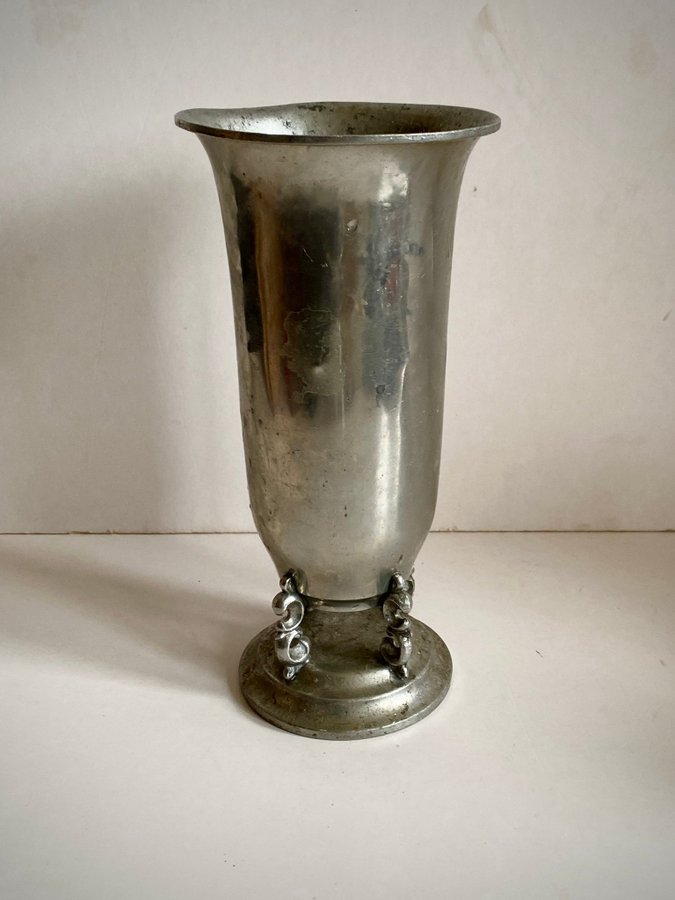 vas JL Hultman svenskt tenn Stockholm 1933 1900-tal vintage 1930's Pewter vase