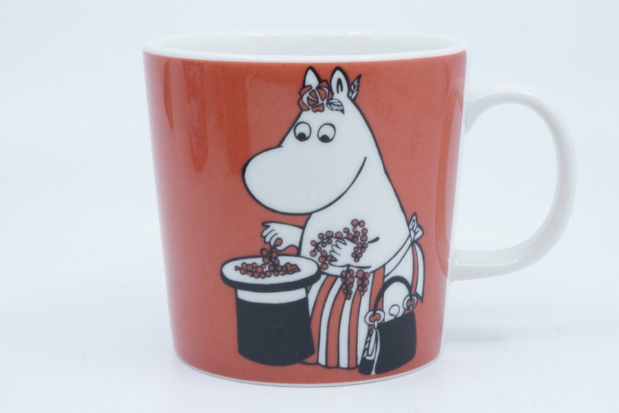 Muminmugg Muminmamma, röd / Moomin Mug Moominmamma and Berries