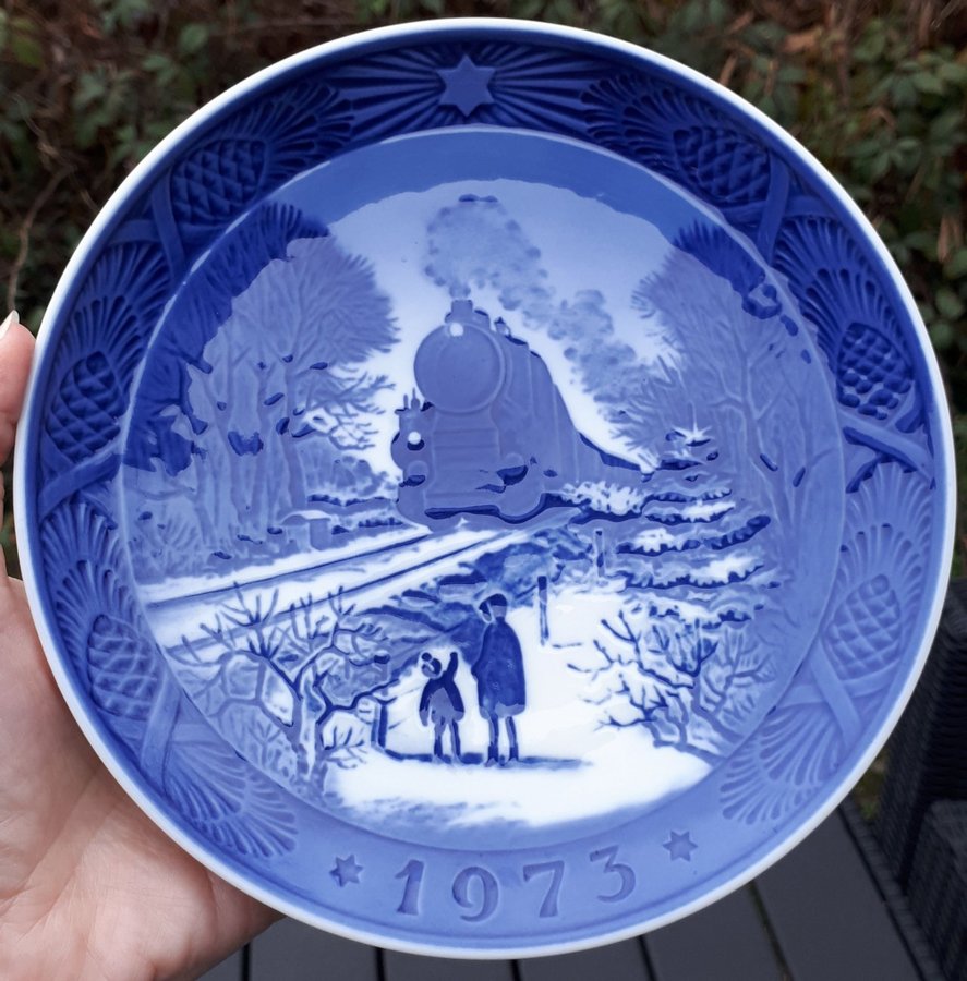 1973 Royal Copenhagen Like-New Christmas Plate. Buy up to 6 = pay shipping for 1