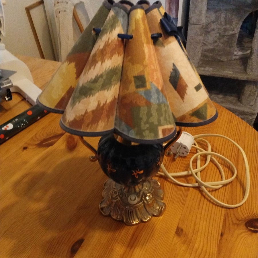 Snygg bordslampa med blå fot retro