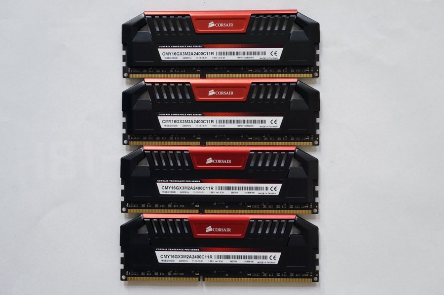 32GB (4x8GB) DDR3-2400 MHz Corsair Vengeance Pro CMY16GX3M2A2400C11R 2400MHz