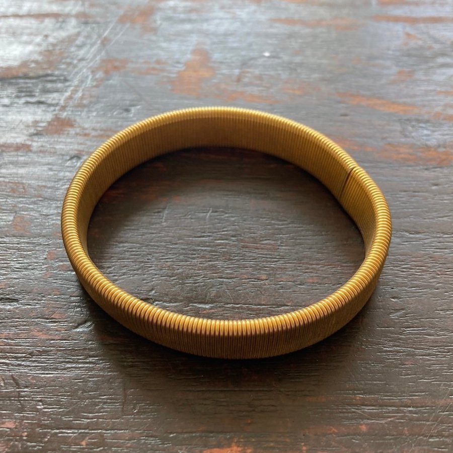 Guldigt elastiskt armband