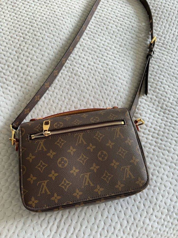 Louis Vuitton PRE-OWNED Canvas axelrem väska