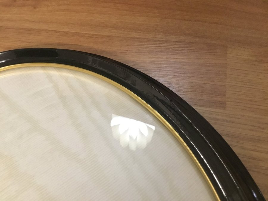 Klassisk oval retro ram, fotoram i svart Bakelit med kupat glas  guldkant