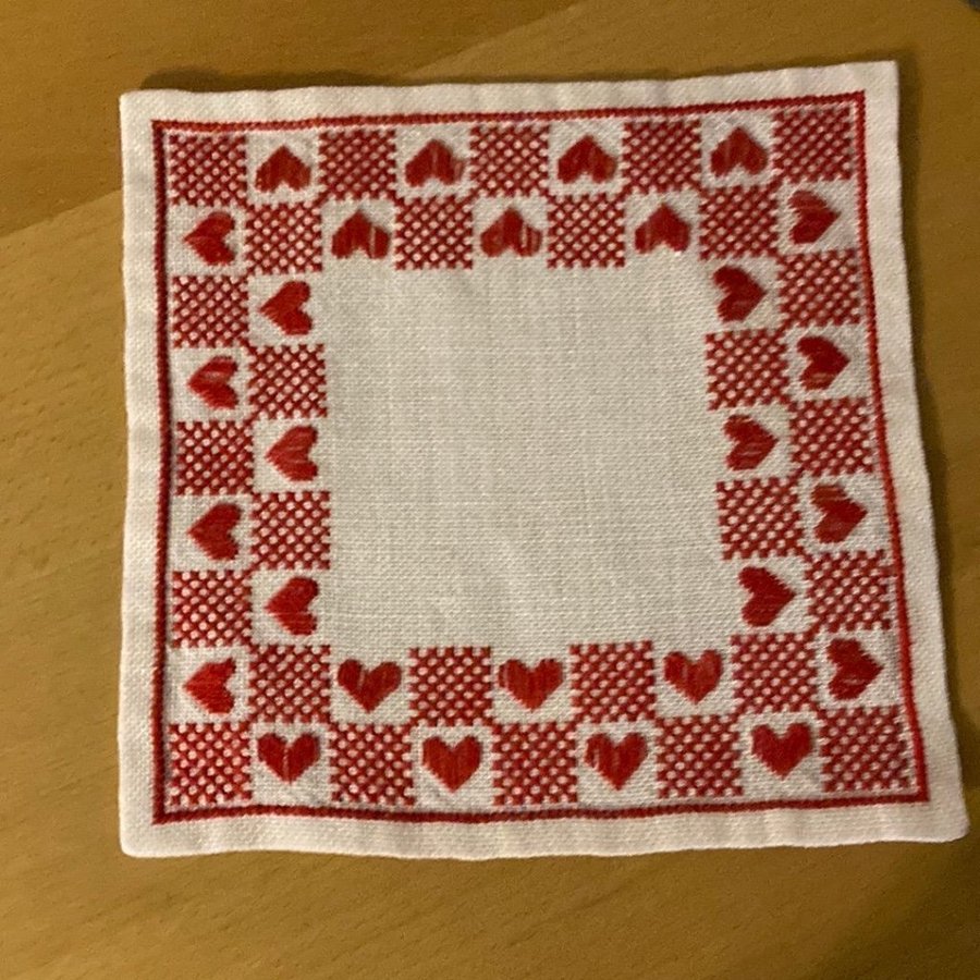 3 st Fint BRODERADE dukar, Broderade på linne, 27 x 27, 28 x 28, 22 x 22cm