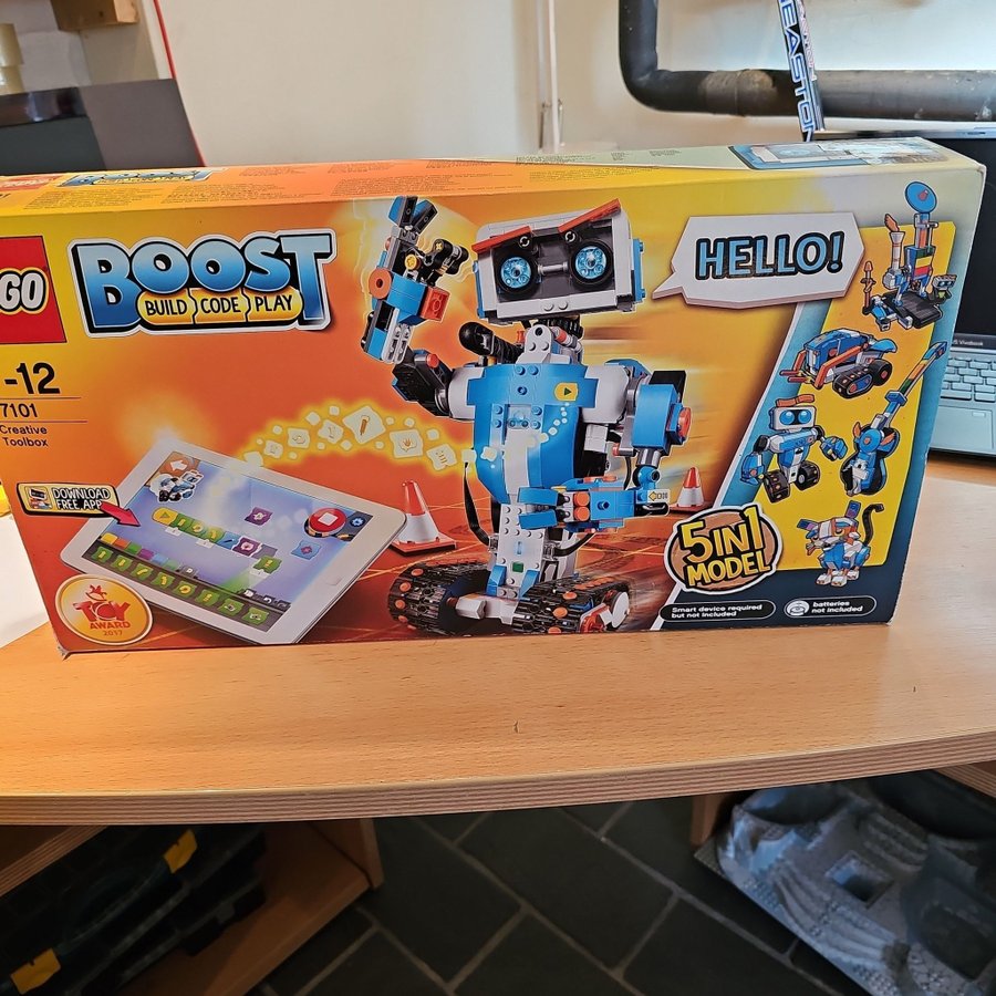 Lego Boost 5 in 1 Model 17101