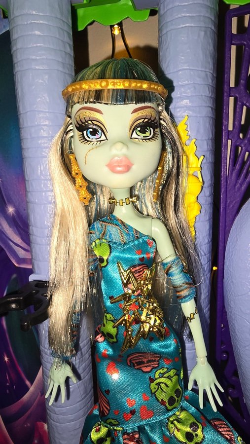 Monster High - Frankie Stein 13 Wishes - vs Cleo De Nile LOVE Edition