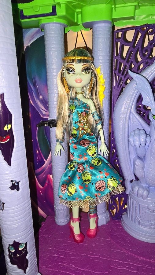 Monster High - Frankie Stein 13 Wishes - vs Cleo De Nile LOVE Edition