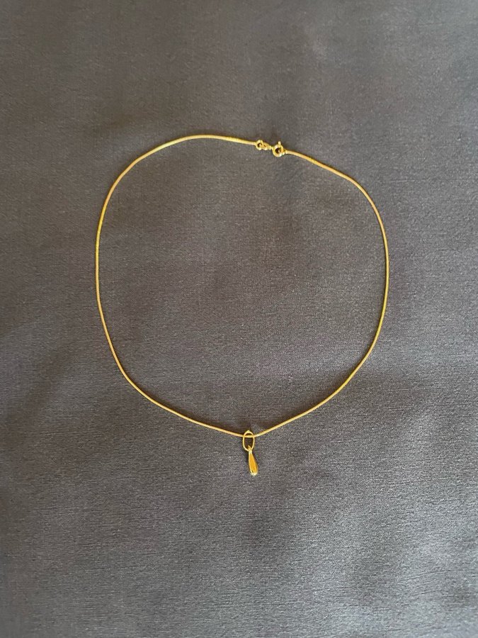 Halsband i äkta guld/guldhalsband med droppformad berlock (18K)