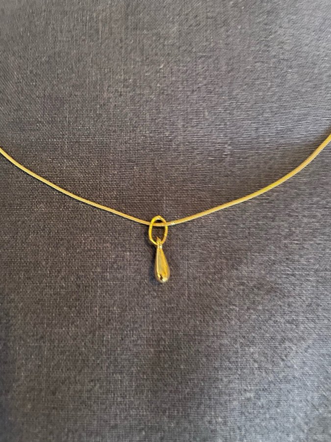 Halsband i äkta guld/guldhalsband med droppformad berlock (18K)