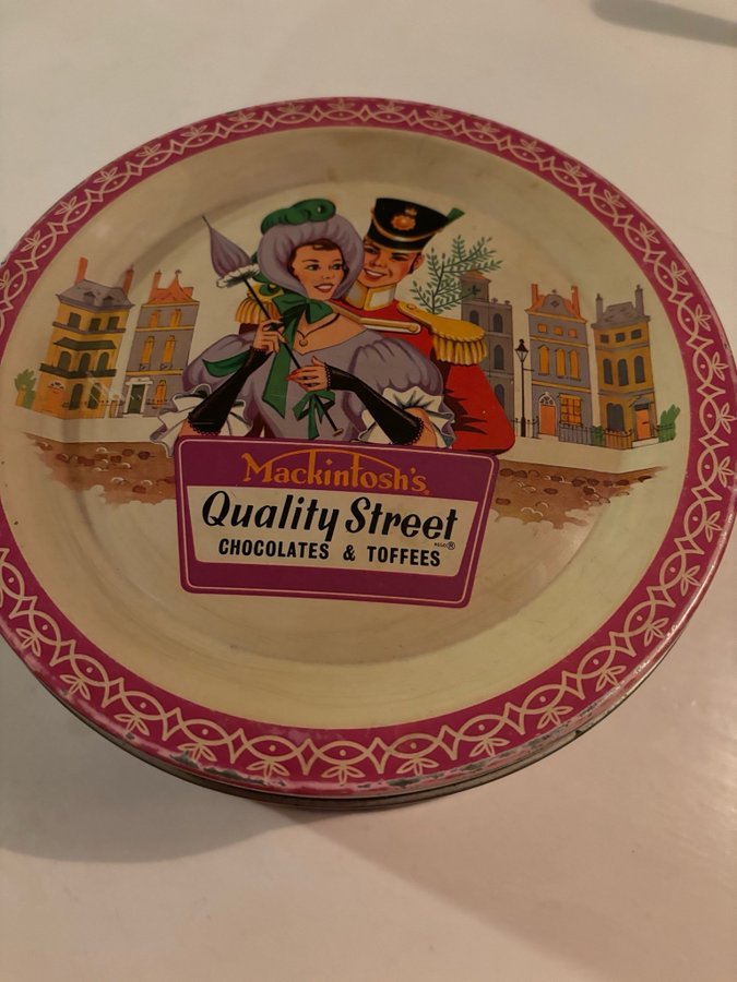 Plåtburk. Mackintosh’s Quality Street, 35 kr