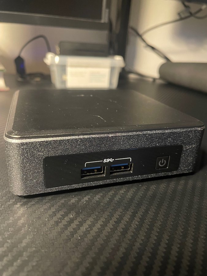 Intel NUC 7 - (NUC7i3DNK2E)