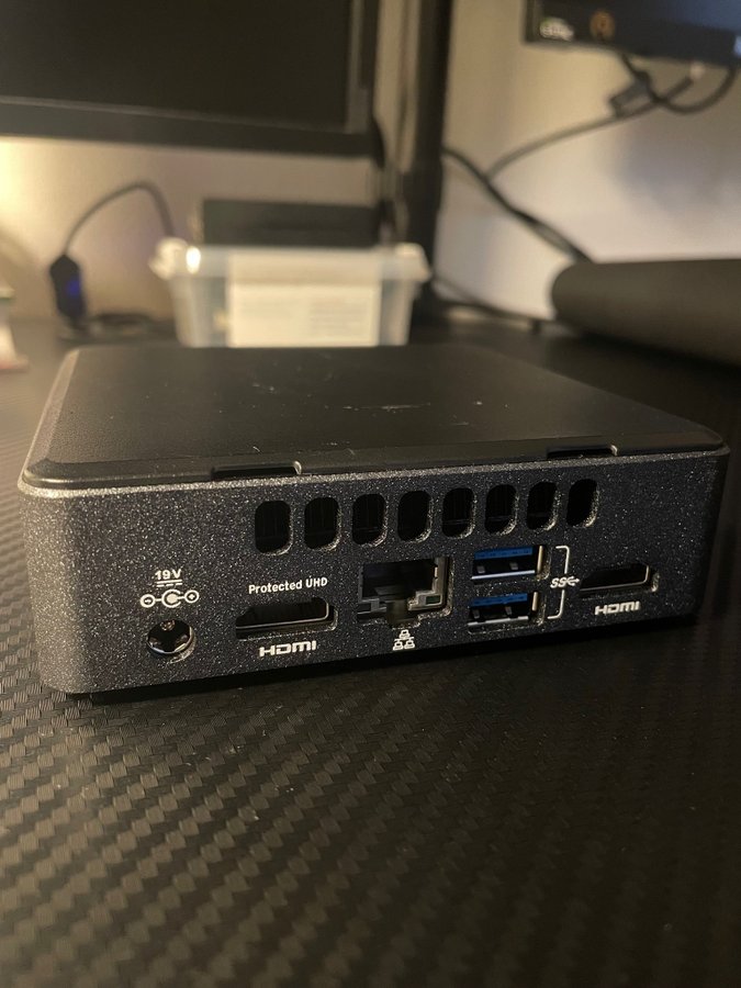 Intel NUC 7 - (NUC7i3DNK2E)