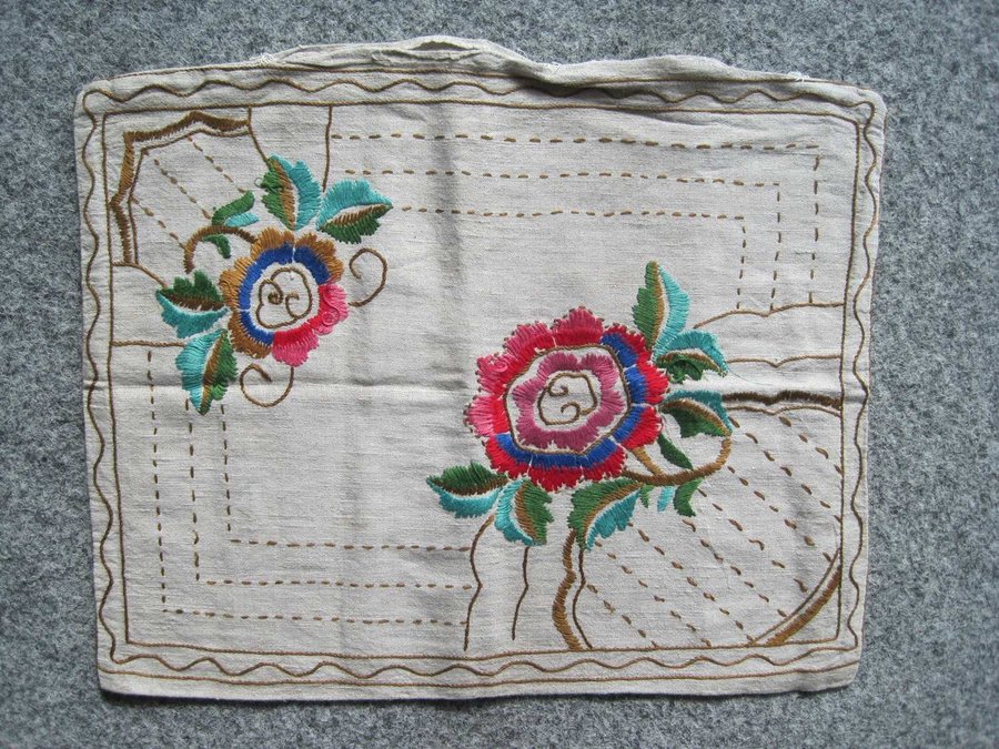 Vintage Handbroderat kuddfodral prydnadskudde Jugendblommor