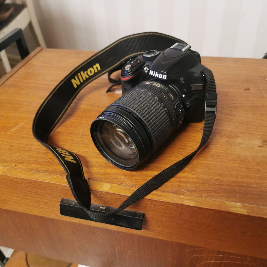 Nikon D3200 med objektiv