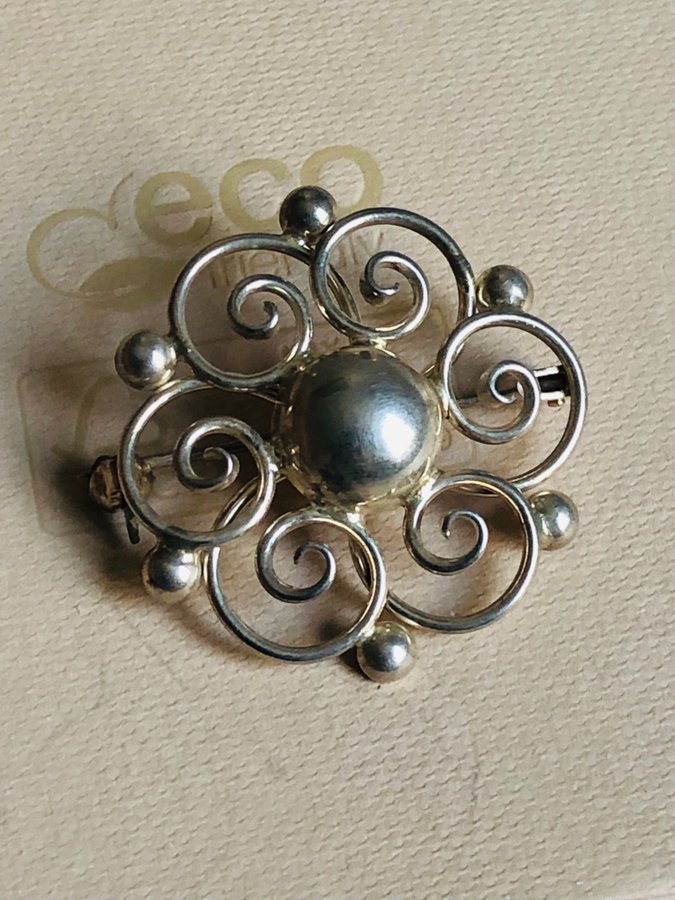 Silver brosch