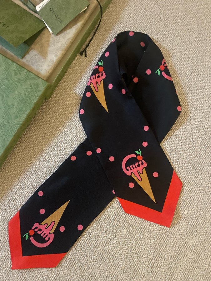 Gucci silk scarf / twilly