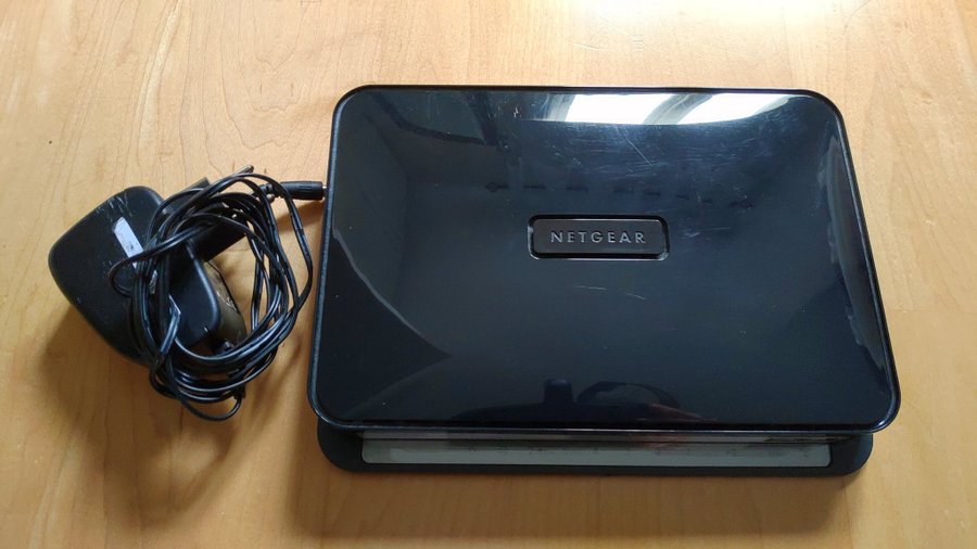 NETGEAR N750 Wireless Dual Band Gigabit Router WNDR4000