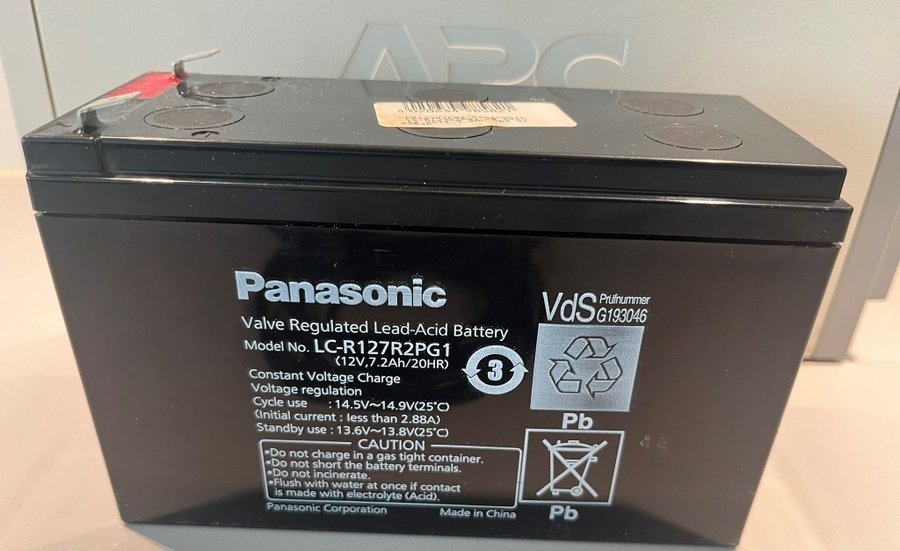 APC Back-UPS CS 350 / BK350EI - Inklusive batteri och interfacesladd