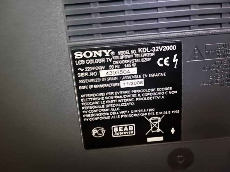 <TV> sony KDL-32V2000 LCD TV (äldre men bra!)