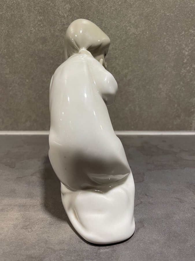 Lladro! Barn med tofflor / figurin i riktigt fint skick! Signerad och Stämplad!