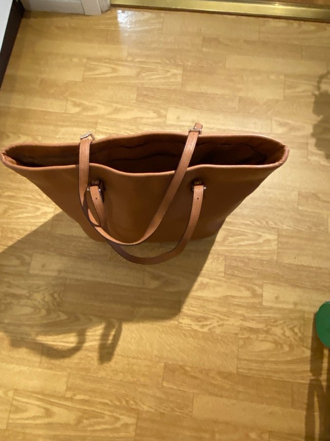 Stilren shopper-väska från Lindex