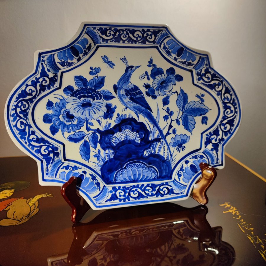 Royal DELFT Fat "Paradisfågel" (35cm) handmålad 1967