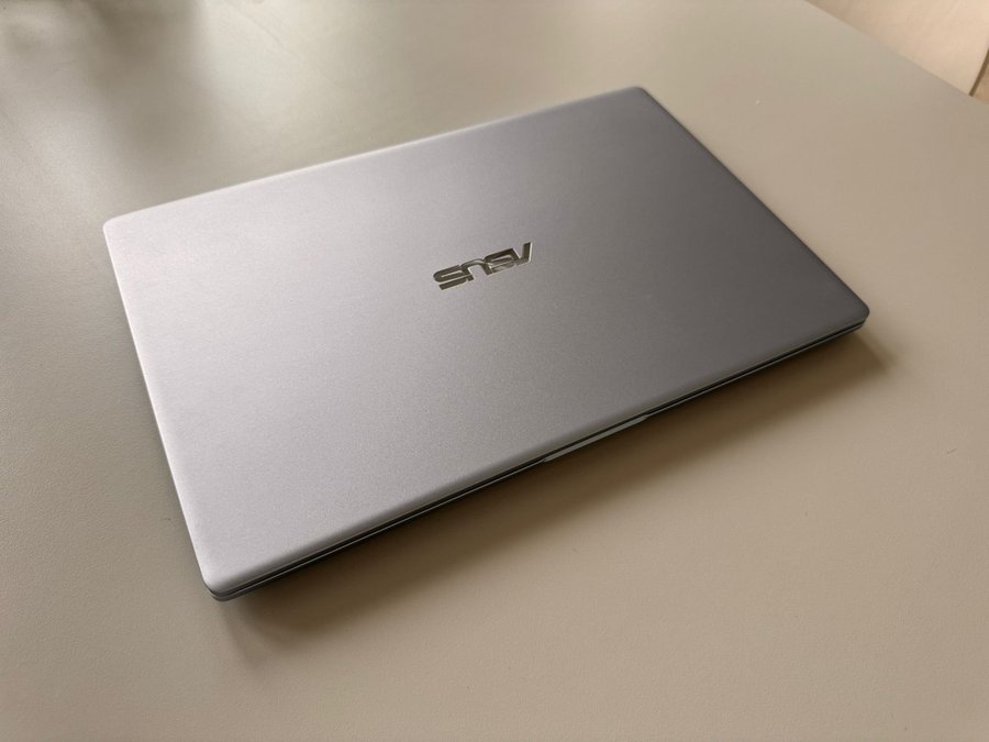 ASUS VivoBook 14 Laptop