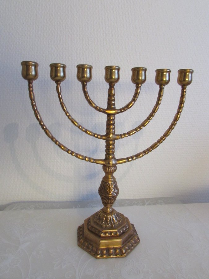 Menorah i malm H 31 cm Menora 7-armad ljusstake