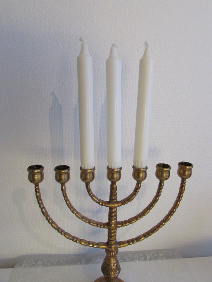 Menorah i malm H 31 cm Menora 7-armad ljusstake