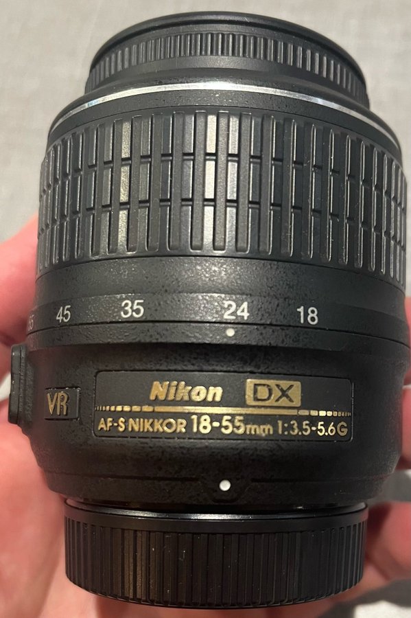 Nikon AF-S DX NIKKOR 18-55mm f/3.5-5.6G VR - Objektiv