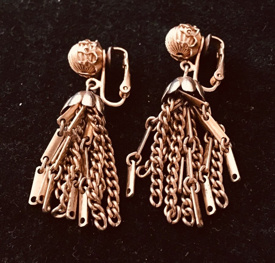 Par häftiga örhängen av märket ”Coro”, 1900-tal, CORO earrings