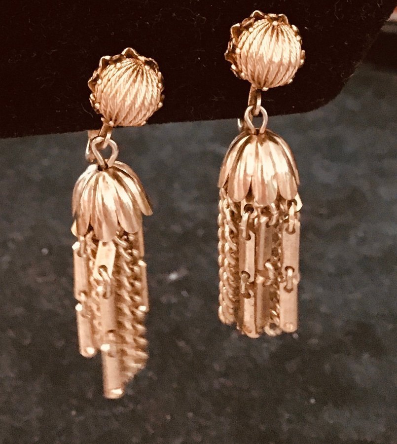 Par häftiga örhängen av märket ”Coro”, 1900-tal, CORO earrings