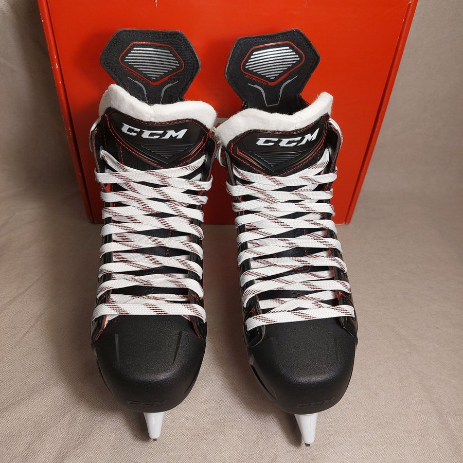 Oanvända CCM Jetspeed FT470 Skridskor Storlek 5,5D