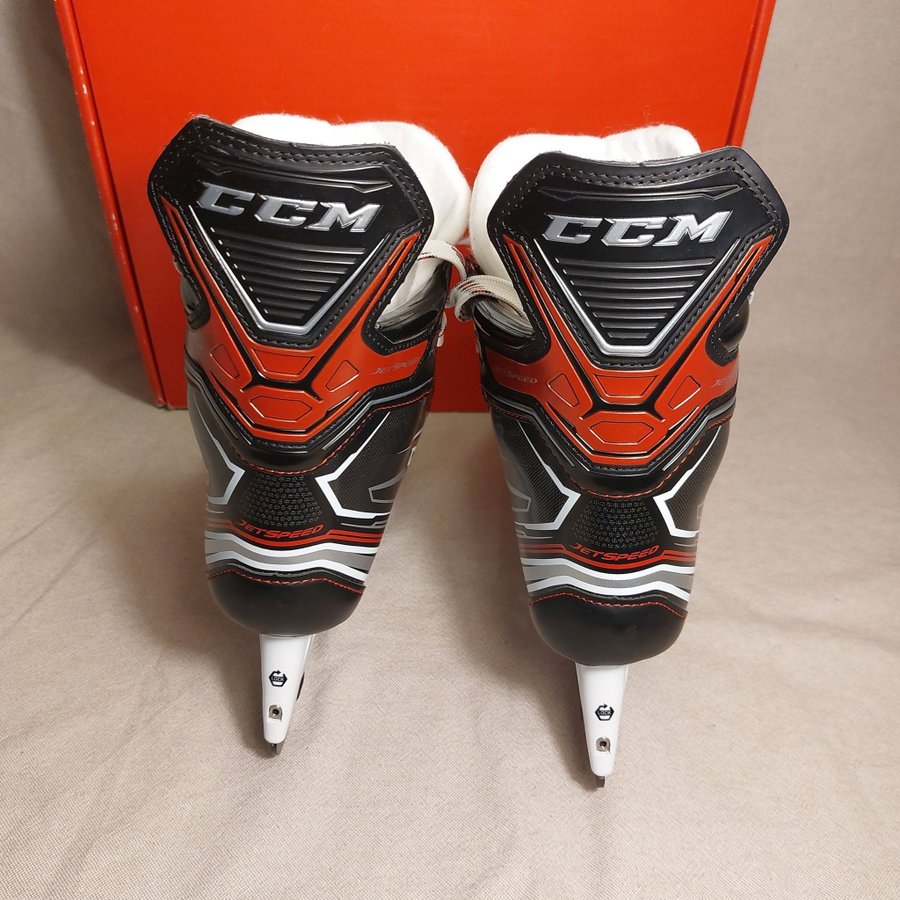 Oanvända CCM Jetspeed FT470 Skridskor Storlek 5,5D