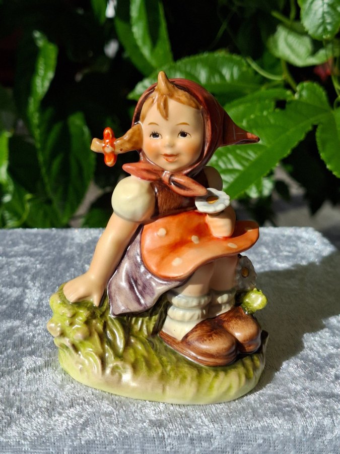 GOEBEL HUMMEL FIGUR "IN THE MEADOW" #459