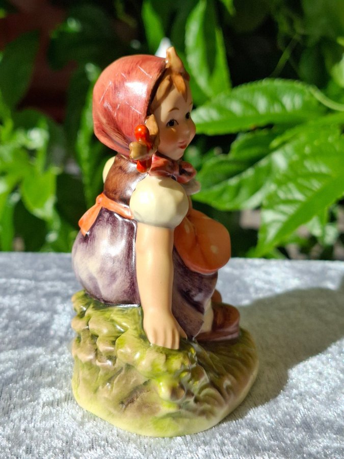 GOEBEL HUMMEL FIGUR "IN THE MEADOW" #459