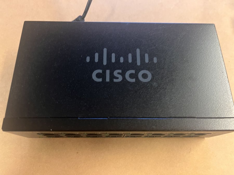 Cisco SF110D-16 16-Port 10/100 Desktop Switch