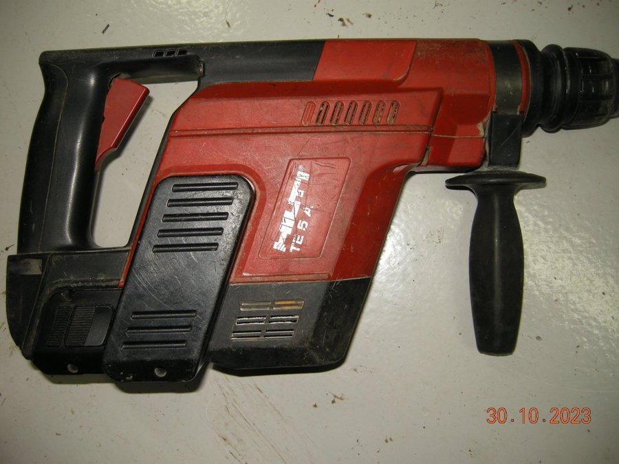 Borrhammare Hilti TE5a i med ett batteri och laddare Batteriet dåligt