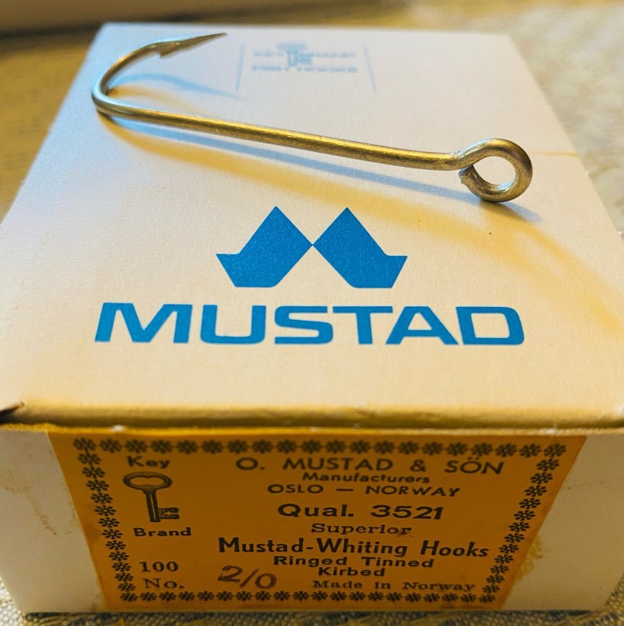 MUSTAD nr 2/0 Qual 3521 . Kvalitetskrokar 100st i sin original låda! Vridna !