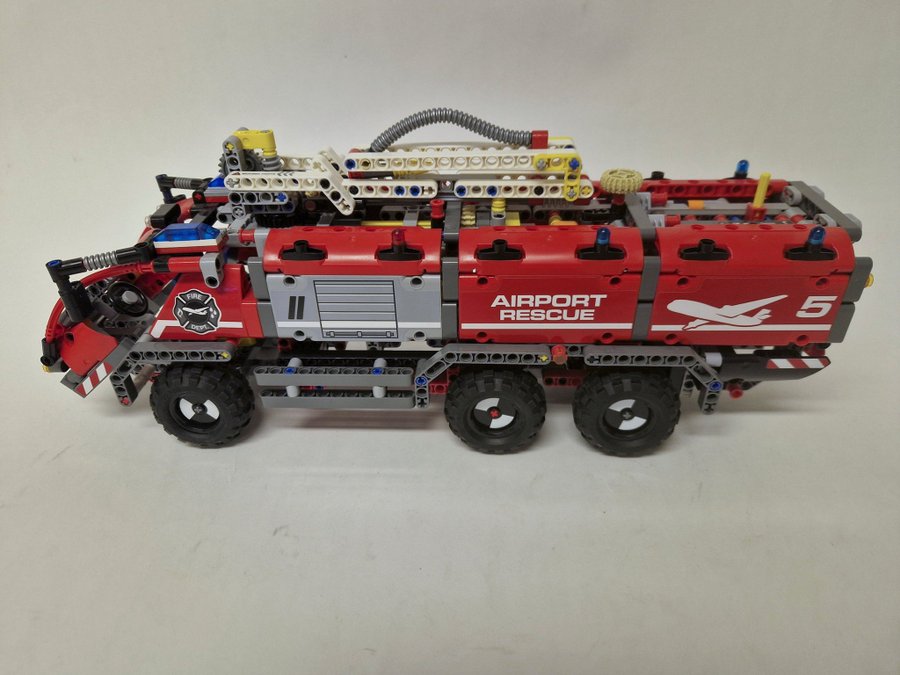 Lego Technic Flygplatsbrandbil 42068