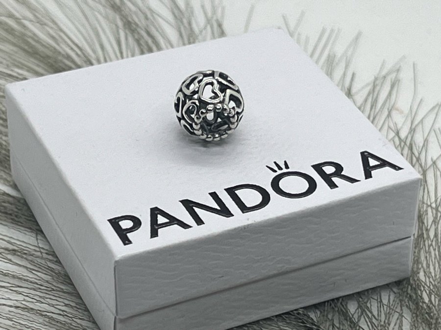 Pandora berlock, silver.