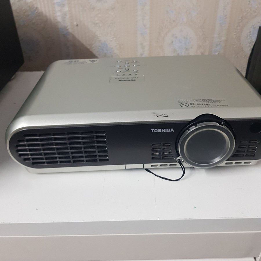 Toshiba TLP-T70M LCD Projector