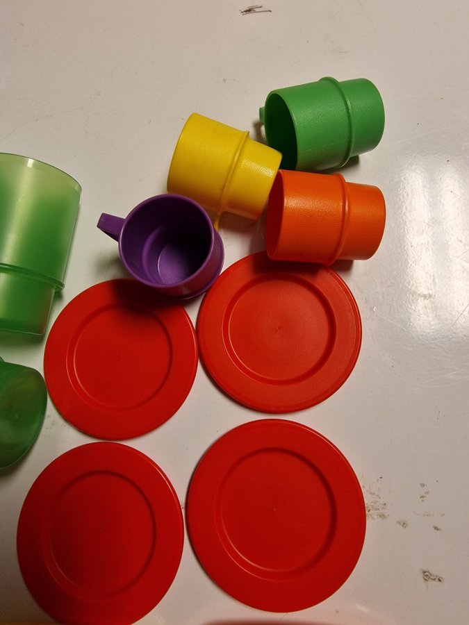 Tupperware 21 delar barnservis Mini, tårtbox, mm