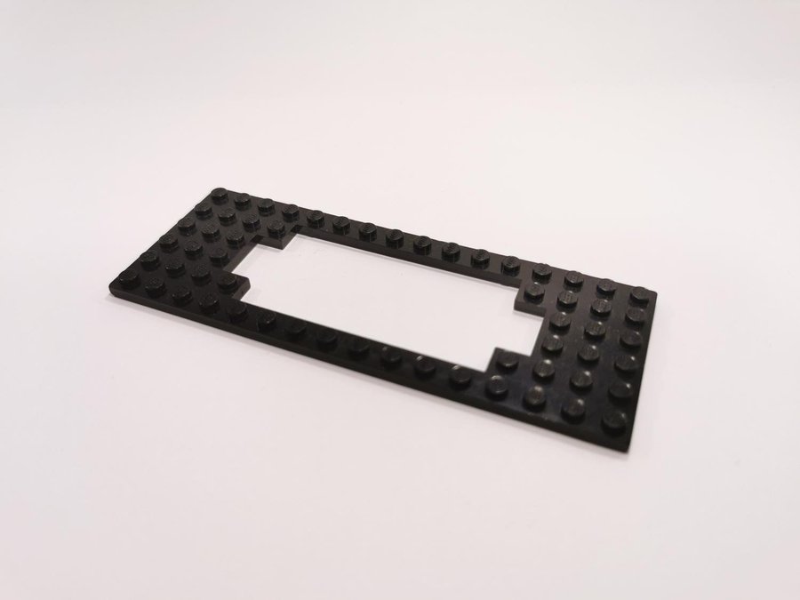 Lego - plate - underdel - tåg - cutout - 6x16 - part 3058b - svart