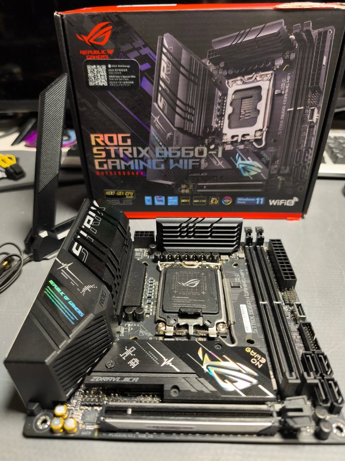 ASUS ROG STRIX B660-I GAMING WIFI Motherboard